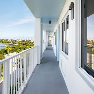 Ocean View One King Bed Hearing Accessible